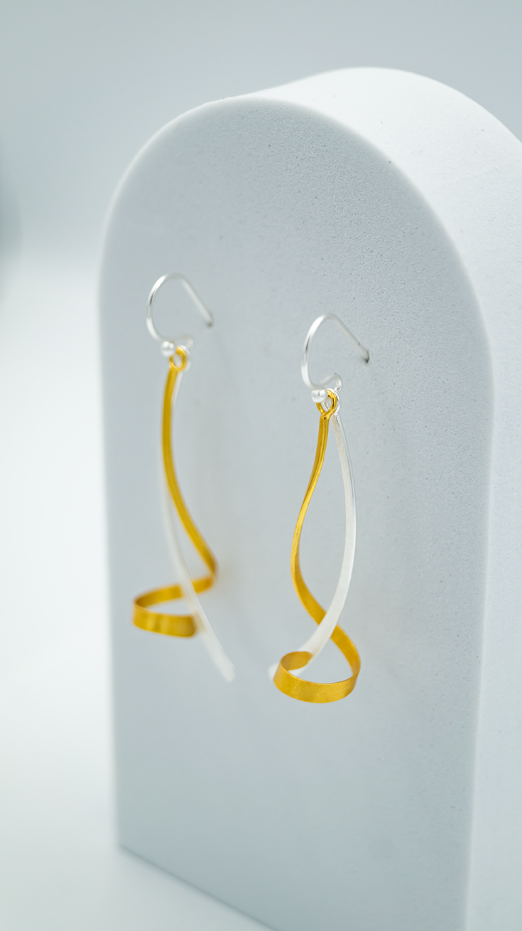 Curve Earrings